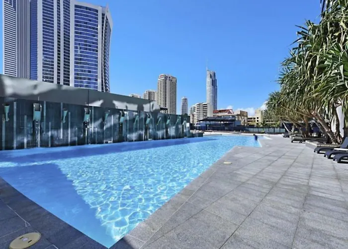 Circle On Cavill Luxe 2-Bed With Views & Pool