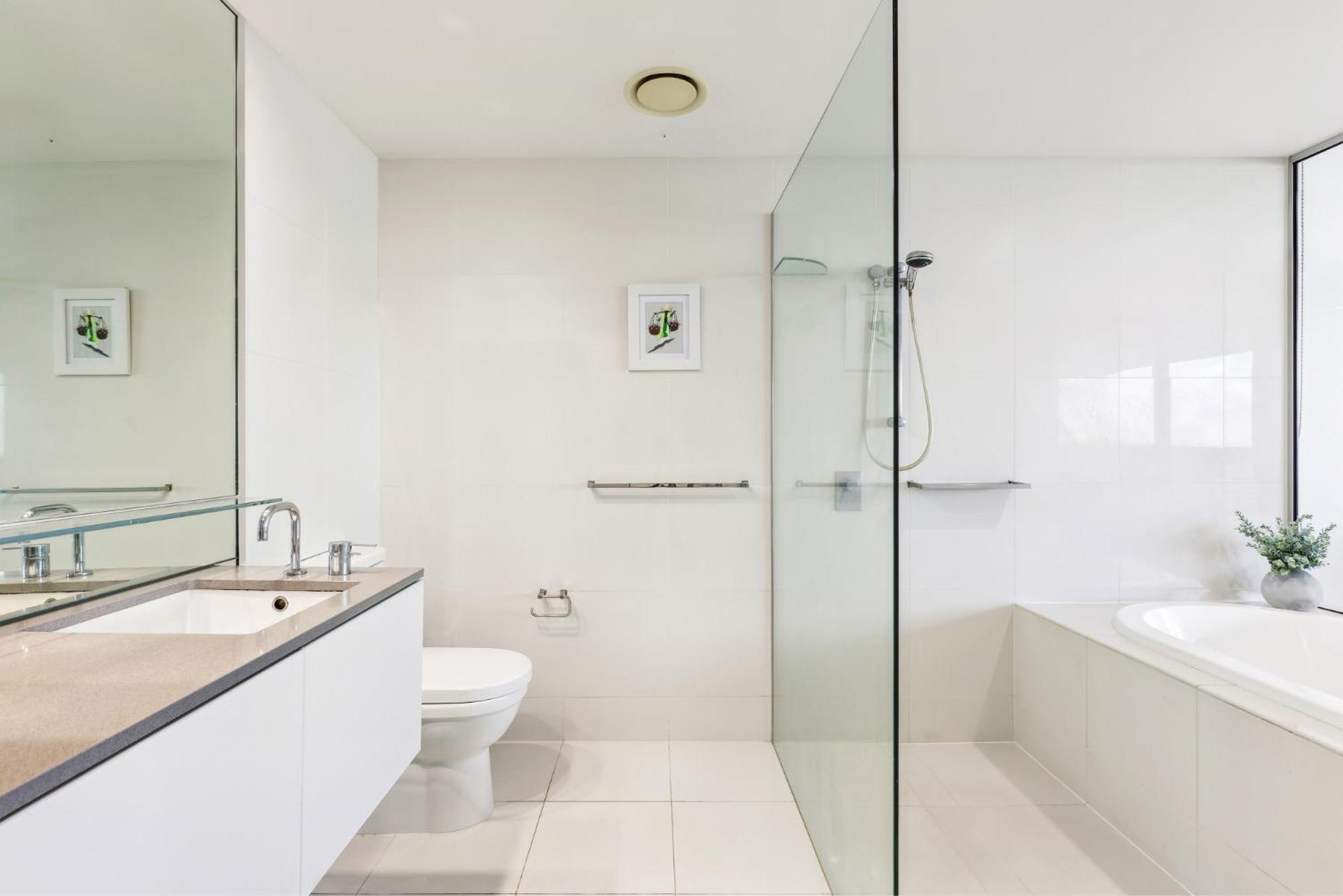 Apartment Circle On Cavill Luxe 2-bed With Views & Pool