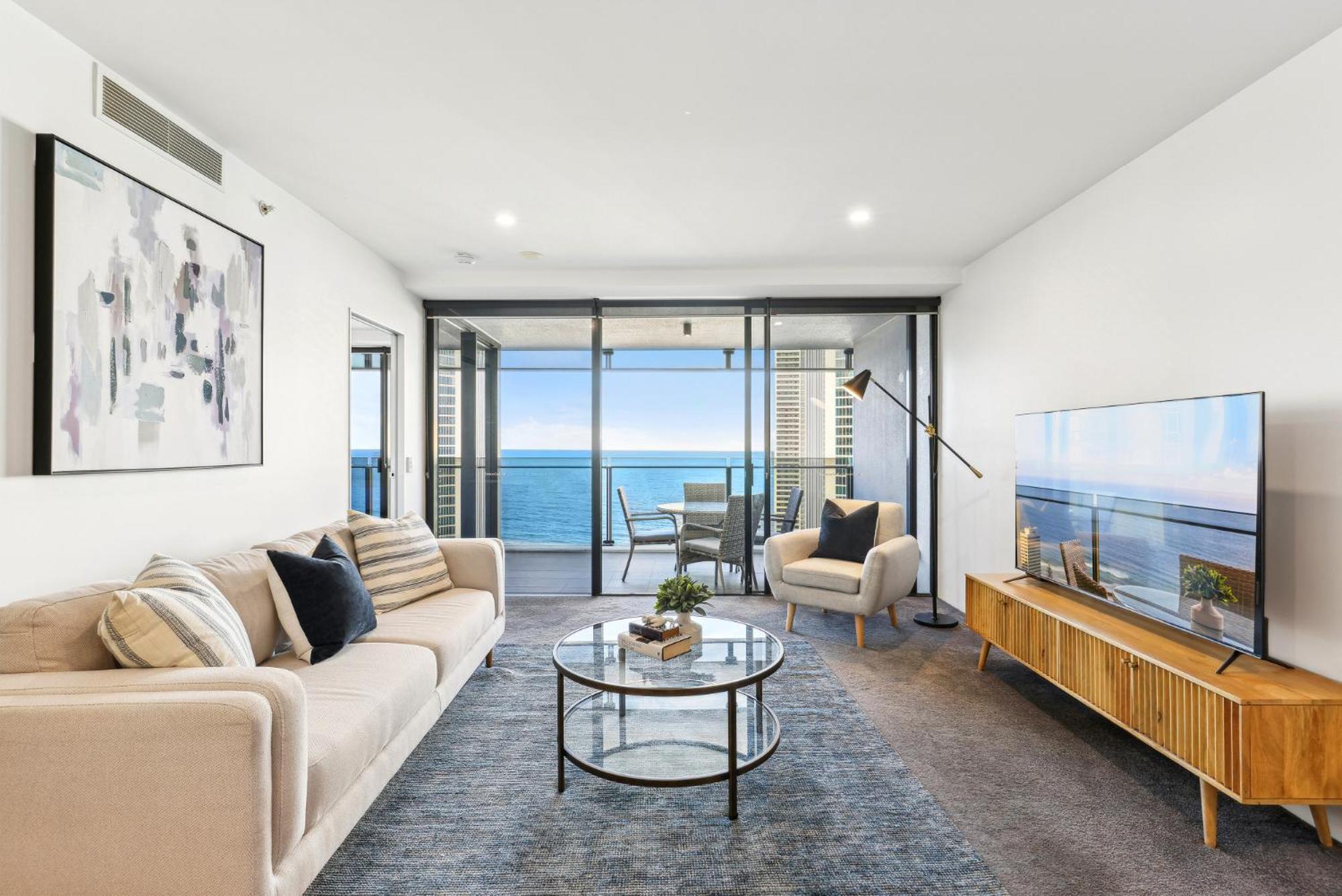 Circle On Cavill Luxe 2-bed With Views & Pool