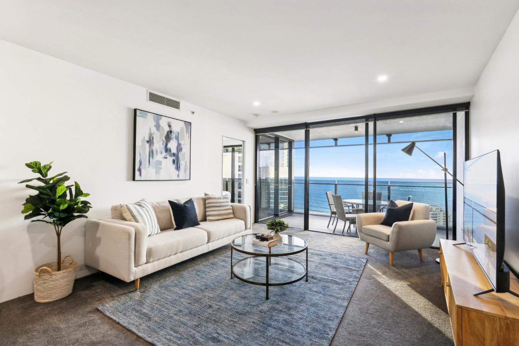 Circle On Cavill Luxe 2-bed With Views & Pool Apartment Gold Coast